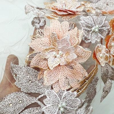 Toppe con Ricami di Perline Eleganti Toppe Ricamate a Fiore Tridimensionale Delicato Toppe per Vestiti in Poliestere Abbigliamento da Sposa