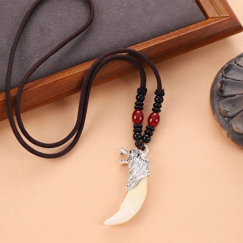 Retro woven dog tooth necklace men's and women's long niche personalized wolf tooth pendant pendant sweater chain accessories