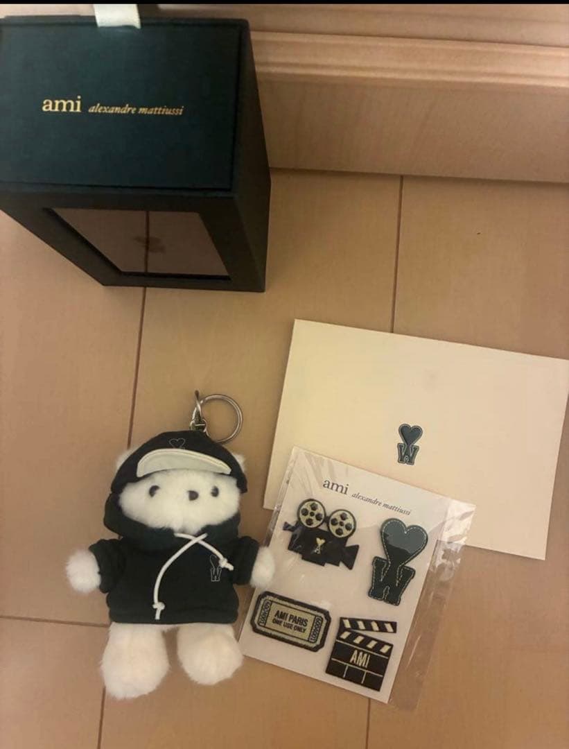 

[Б/У] Коллаборация Чхве У-шика x AMI, эксклюзивный для Кореи поп-ап, плюшевый мишка и бонусная нашивка