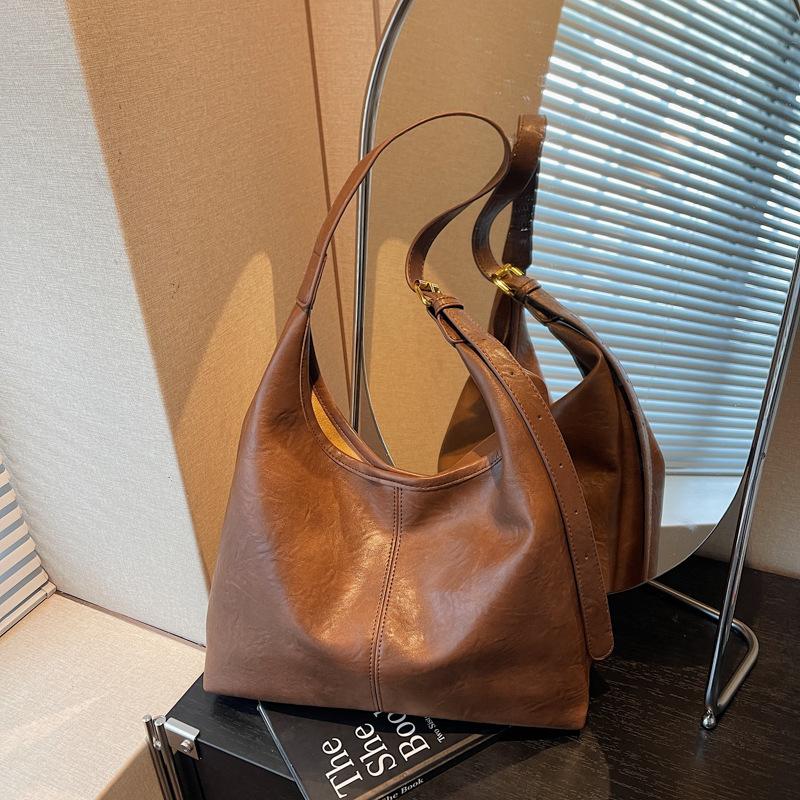 Retro commuter large-capacity bag, women's texture shoulder bag, simple and versatile messenger tote bag