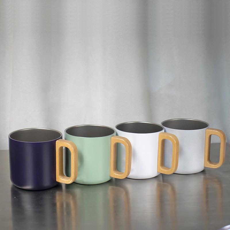 Double-layer stainless steel cup, beech handle cup, heat-insulated 304 mug, random water cup with wooden lid for gifts