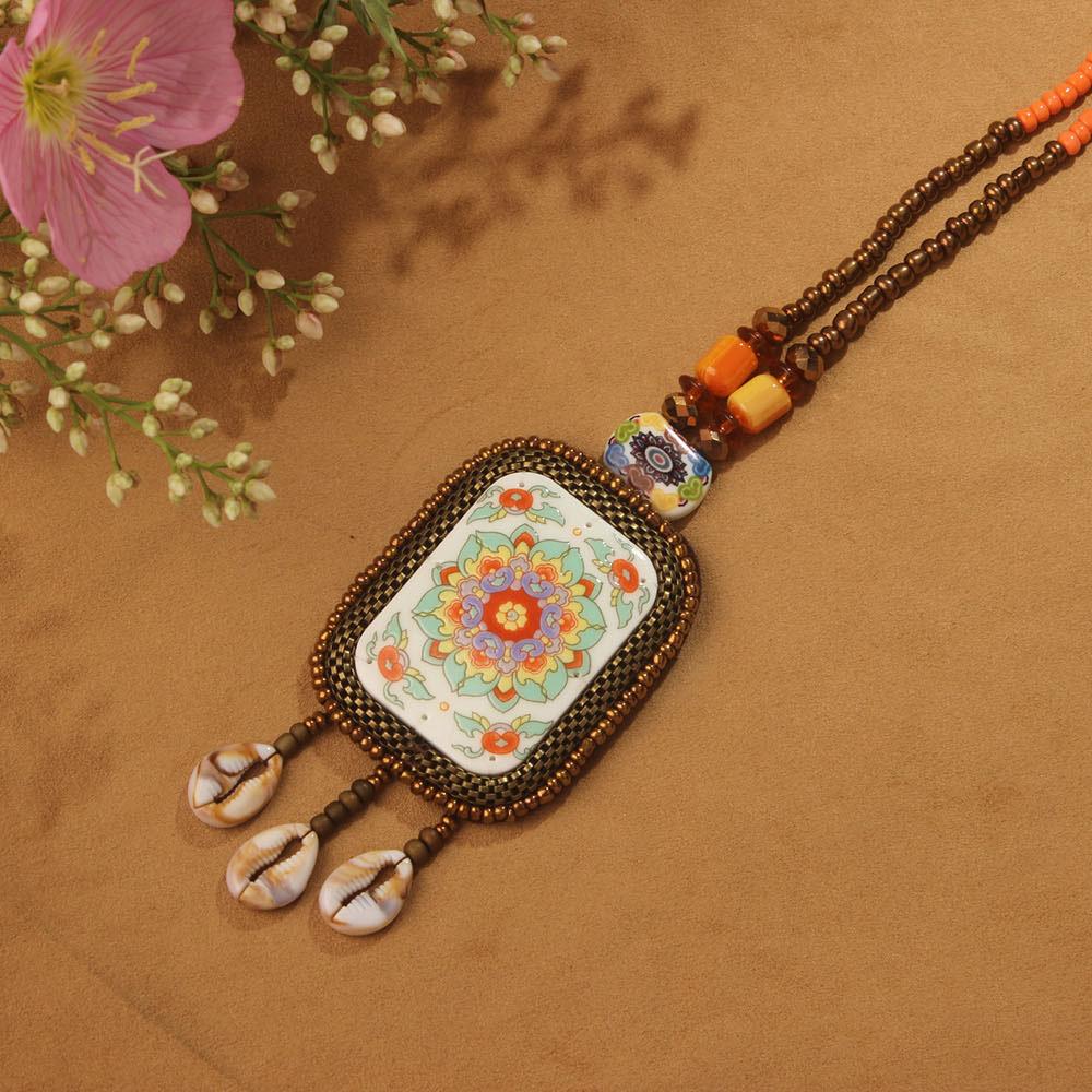 Nepálské šperky v etnickém stylu, kožený náhrdelník, exotický design, ručně tkané vintage bohémské předměty