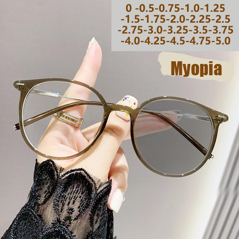Are T-rendy Stylish Pl-ain-faced Vint-age And Versatile6052 Photo-sensitive Color-changi-ng Anti-blue Light Myopia Glasses