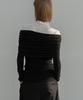 Mosyupamosyu Chris Off-Shoulder T-Shirt [Black]