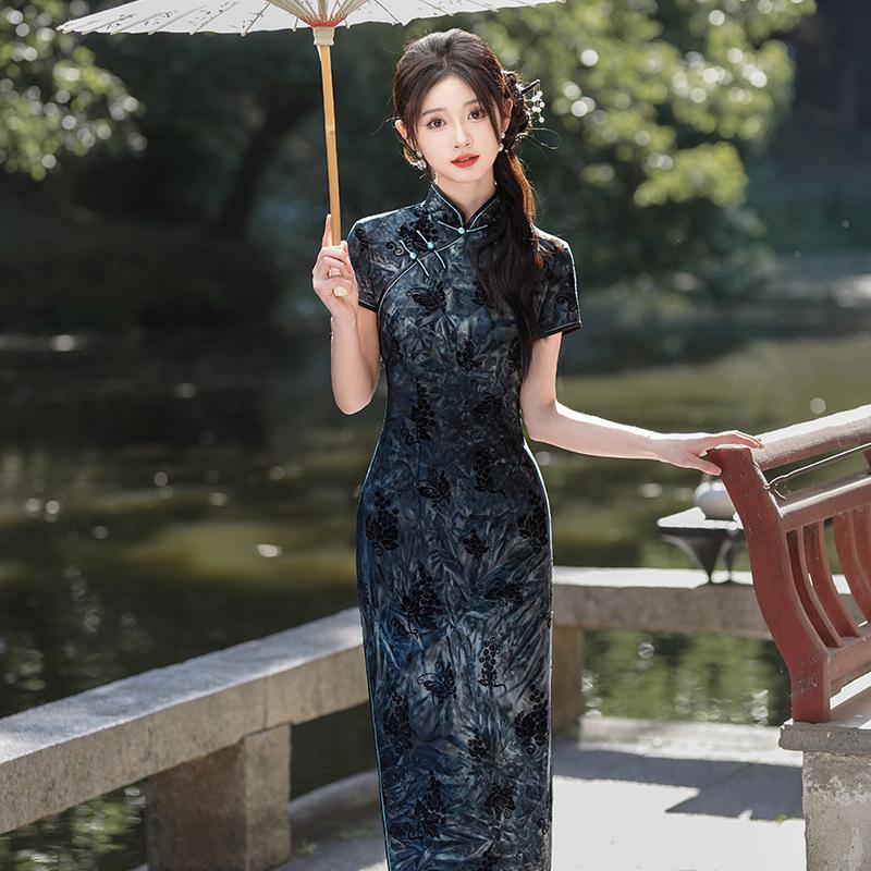 Guofeng 2026 Velvet Qipao: Plus Size Long Style for Weddings and Banquets