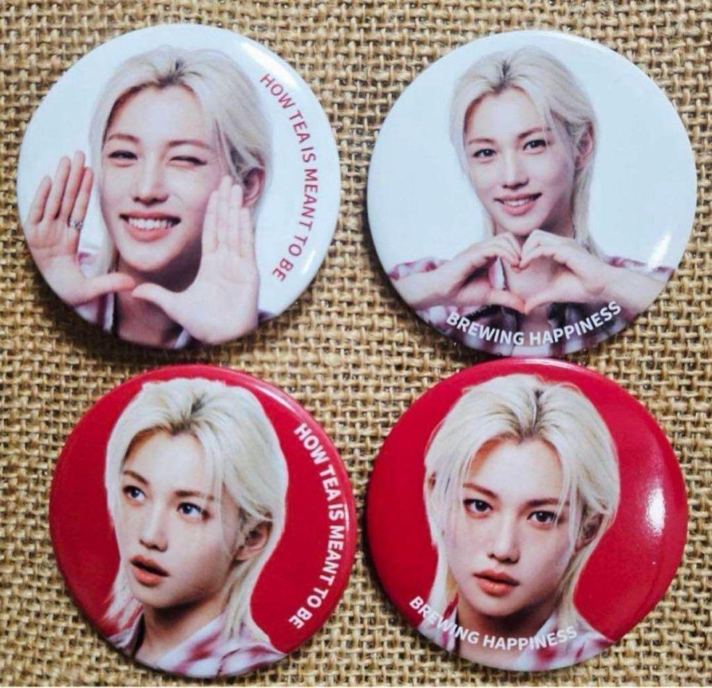 [USED] Immediate shipping! Complete set of 2 Capsule Toys and 4 badges: Felix, Gong Cha, and Stray Kids