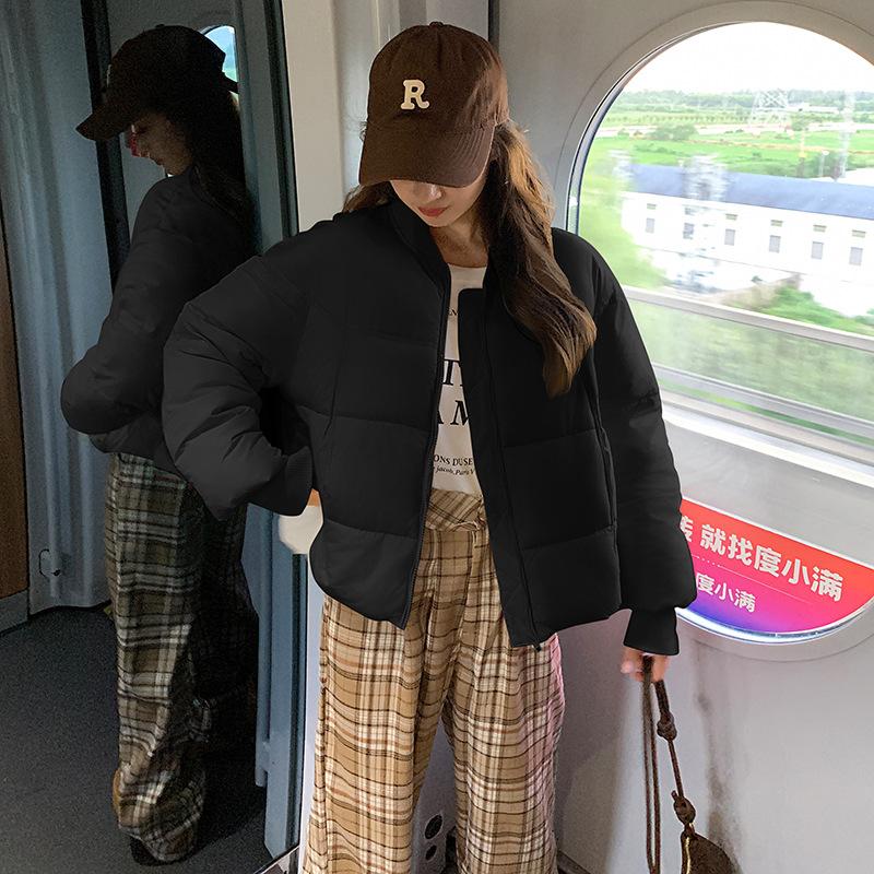 

Женская короткая пуховая хлопковая куртка с воротником бейсбол, зима 2025, корейская версия, воротник-стойка, трикотажная вязка, вставка, утолщенная куртка-пуховик S чёрный