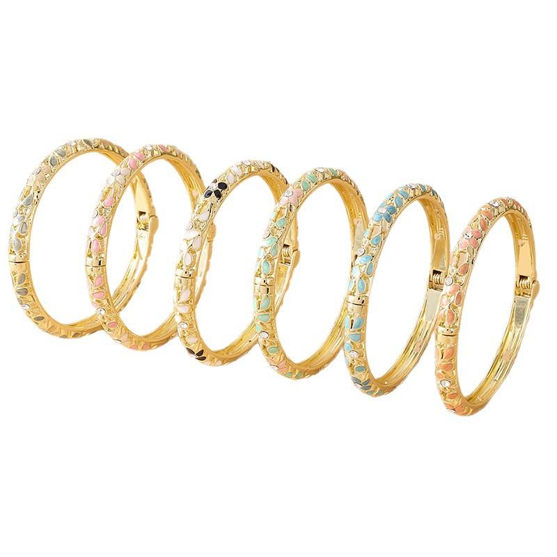 [Retro Chinese Filigree Cloisonne Drip Oil Bangle with Inlaid Diamonds and Hollow Enamel Design]