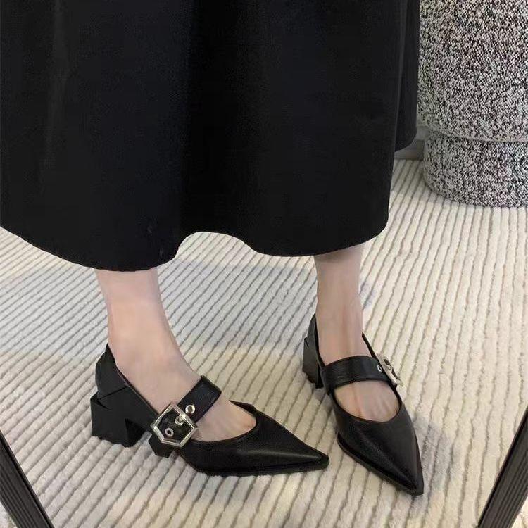 

French retro Mary Jane thick-heeled single shoes women s 2025 new temperament pointed one-word buckle with small fragrant high heels 39 чорний