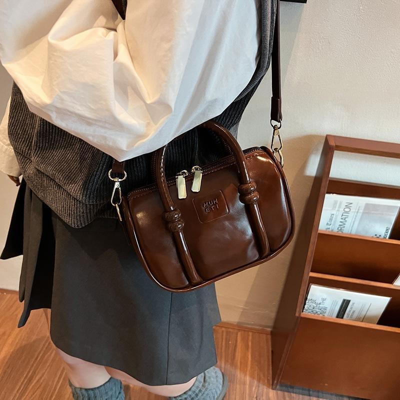 Retro malá taška Premium Oil Wax Leather Retro Dámská zimní univerzální taška Messenger Přenosná taška na bowling