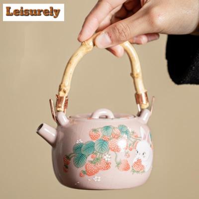 Teiera Creativa Rosa Ru Kiln con Manico a Ponte 230ml Elegante Teiera con Coniglio Fragola Bollitore per Preparare il Tè con Filtro Set da Tè Cinese