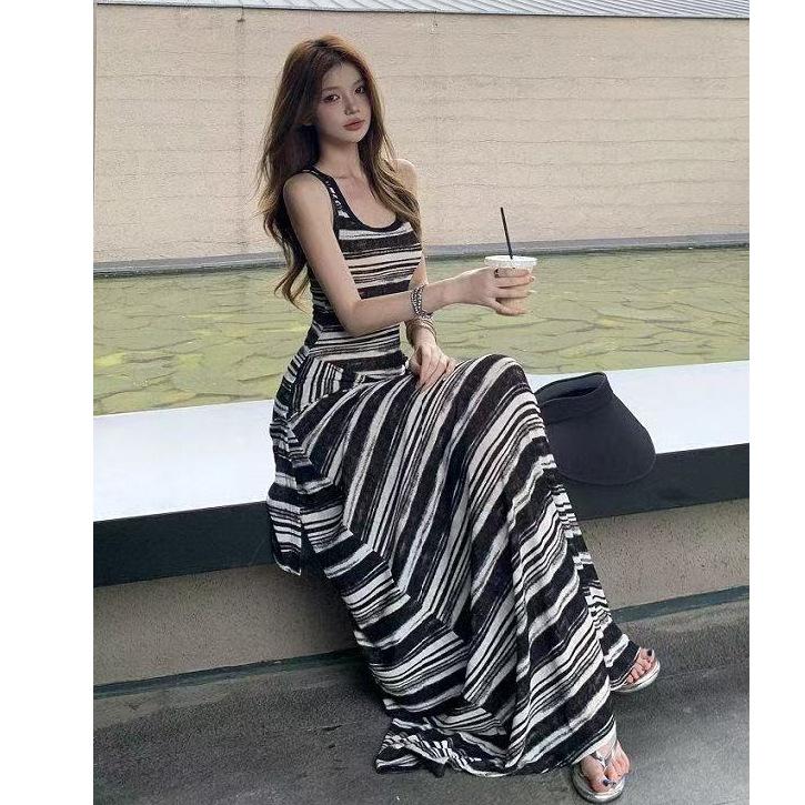 Tulle dress women's summer new models are popular this year, fake two contrasting stripes long vest skirt tide