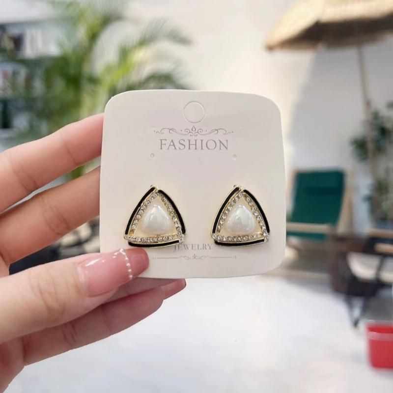 Hyperbole Triangle Imitation Pearl Crystal Black Enamel Stud Earring for Woman New Geometric Sweet Brincos Jewelry Orejeras Gift
