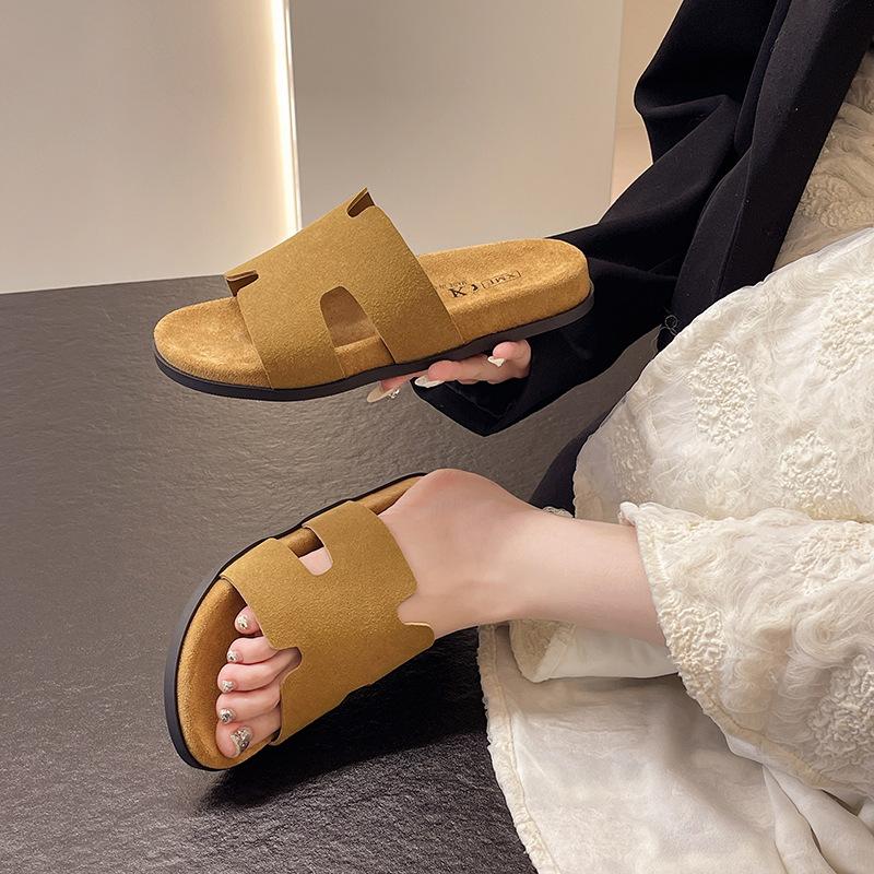 French Gentle Thick-soled One-word Women's Outer Wear 2025 New High-end Skirt Shoes Seaside Vacation Slippers