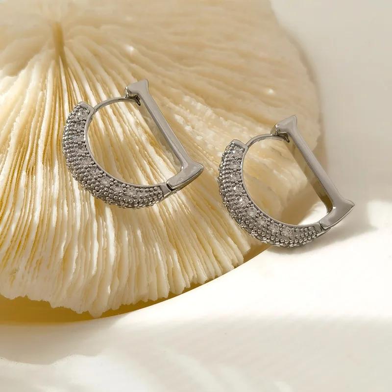 Fashion Design European and American Personality Shiny D Letter Asymmetric Earrings Sexy Party Queen Earrings for Women