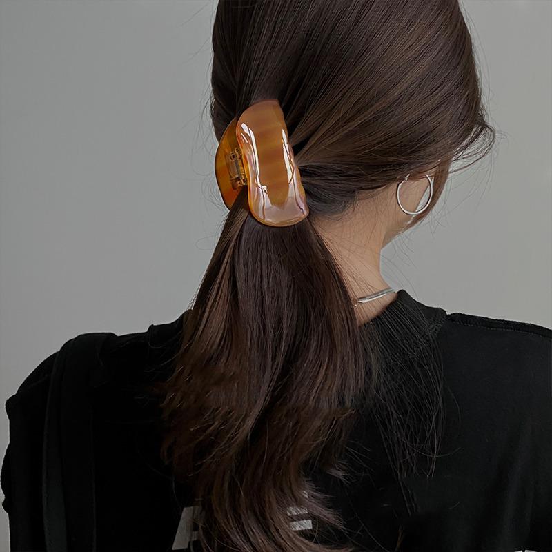 Premium French Acetate Tortoiseshell Claw Clip - Shell-Shaped Retro Hair Accessory for Styling Buns