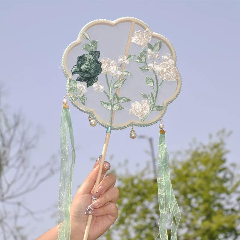 New Vintage-Style Round Fan with Pearl Embroidery, Unique-Shaped Fan for Photo Shoots in Scenic Spots, Hanfu Accessory, Eight-Petal Round Fan