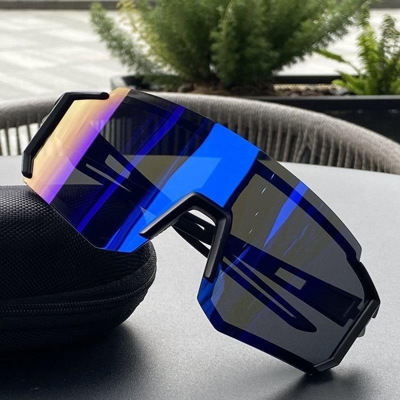 Fashion Sports Sunglasses for Running and Cycling Windproof UV380 for Men and Woman