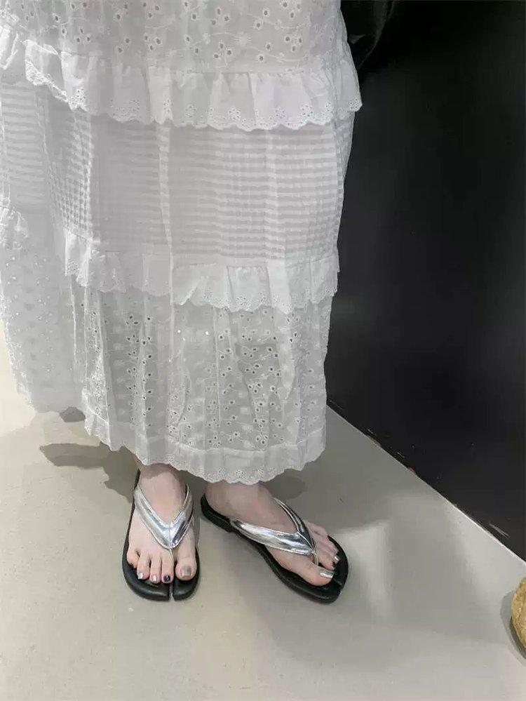 

Casual split-toed pig s trotters slippers women s 2025 summer wear non-slip daily home shoes versatile niche beach cool slippers 40