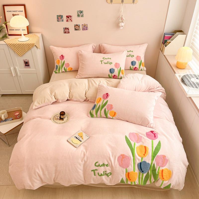 Мультяшный молочный бархат из четырех частей, вышитый коралловый бархат, пододеяльник, фланелевой лист, пододеяльник 1.8M(4pcs)