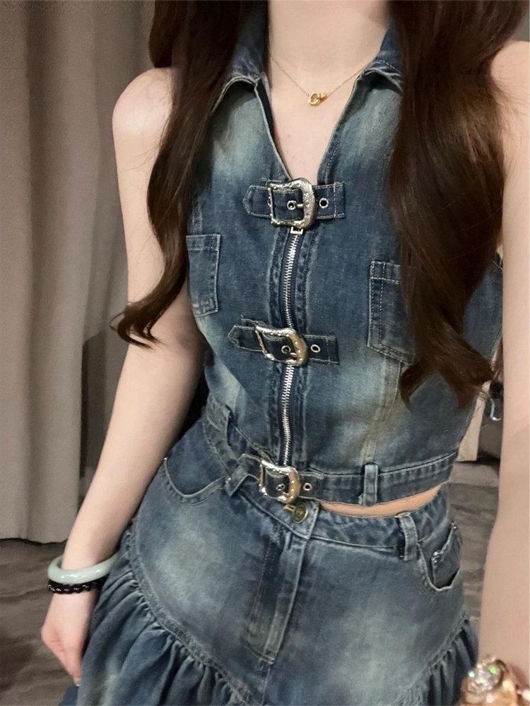 Conjunto de Top de Mezclilla Halter y Minifalda Plisada de Cintura Alta Estilo Retro de Hong Kong para Mujer - Atuendo Dulce y Picante de Dos Piezas para Verano