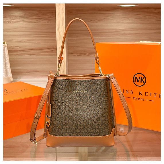 

2024 Summer New Niche Design Handbag High-end Large Capacity Fashion Versatile Single Shoulder Crossbody Bucket Bag кавовий