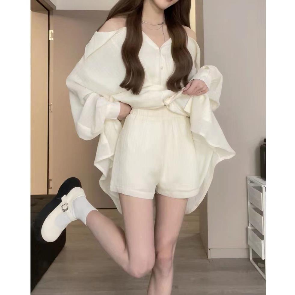 2024 Women's Korean-Style Off-Shoulder Slim Top & Versatile Shorts Two-Piece Set