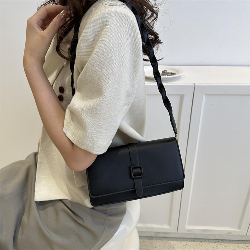 Trendy Minimalist Small Square Shoulder Bag For Women In Chic Colors For Everyday Use