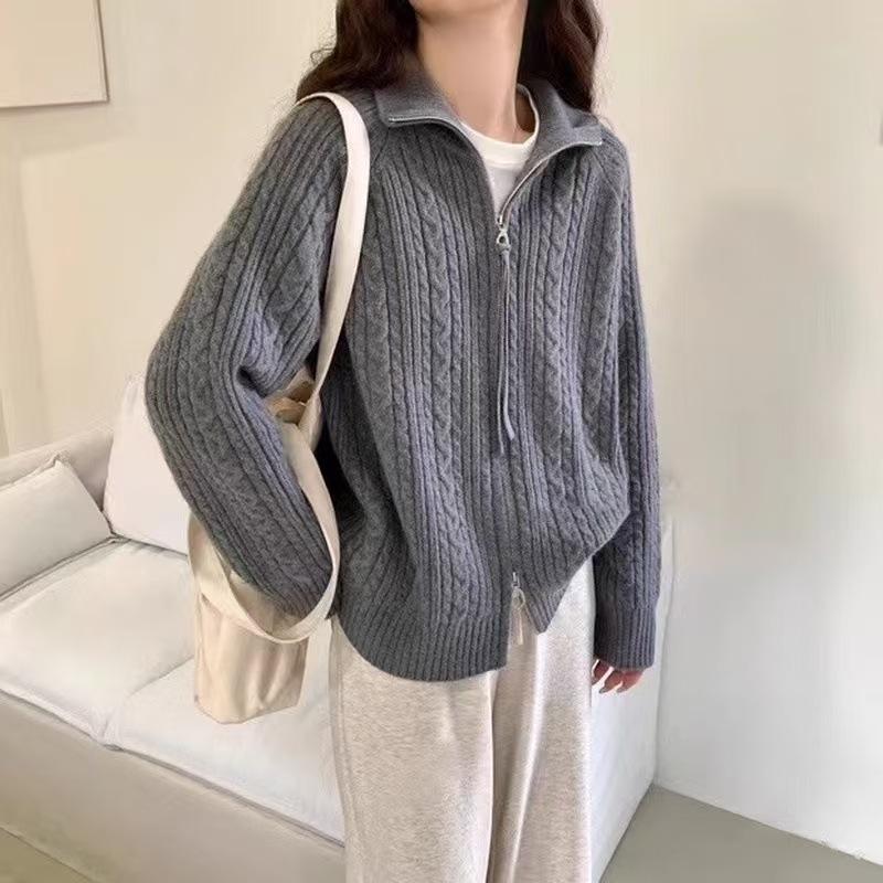 Women's Wool Cable Knit Cardigan with Turn-Down Collar - Soft, Loose-Fit Jacket for Autumn/Winter