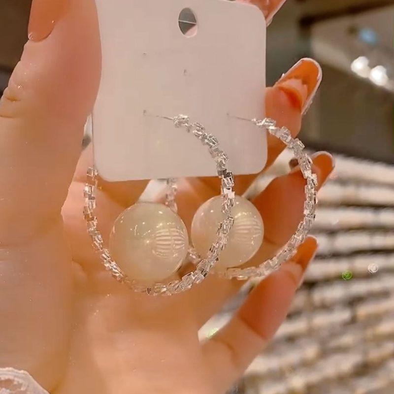 

Minimalist Style Exaggerated Design Hoop Pearl Earrings, Japanese and Korean Fashion Face-Slimming Earrings, Elegant Versatile Ear Accessories Silver