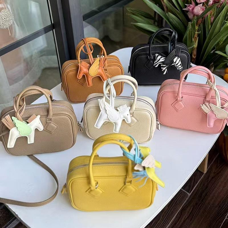 2025 New Genuine Leather Women's Bag Head Layer Leather Plumes Soft Leather Feather Bag Handheld Diagonal Cross Border Women's Bag
