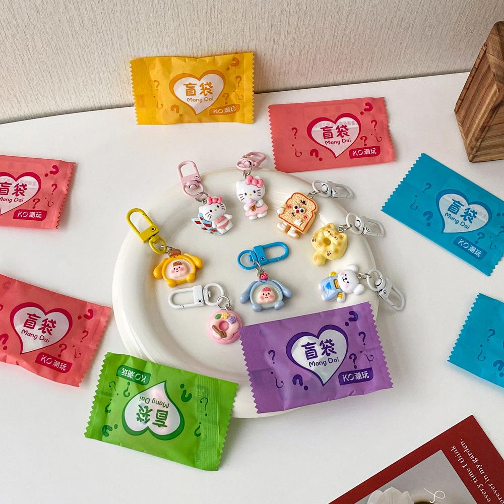 Přívěsek na klíče naslepo Malý dárek Školní taška Roztomilá taška Řetízek na mobilní telefon Dárek Prémiová pryskyřice Klíčenka na batoh