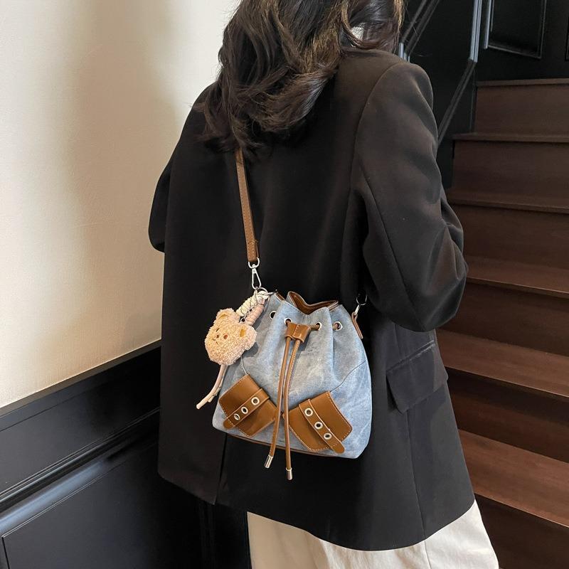 Retro small bag women's summer new fashion niche messenger bag is now popular bucket bag