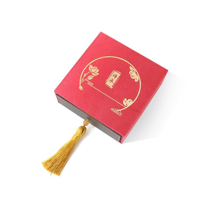 Elegant Retro Wedding Bracelet Box with Gold Stamping - Chinese Style Jewelry Storage and Packaging.