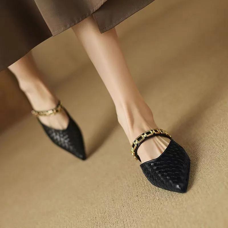 Hot Sale Summer New Style Luxury Pointed Toe Flats Heel Casual Pure Color Outdoor Wearable Half Slip On Sandals Fashion Slippers