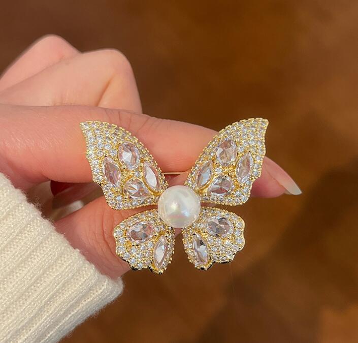 Luxurious Women's Pearl and Diamond Butterfly Brooch - Elegant Autumn/Winter Accessory & Gift