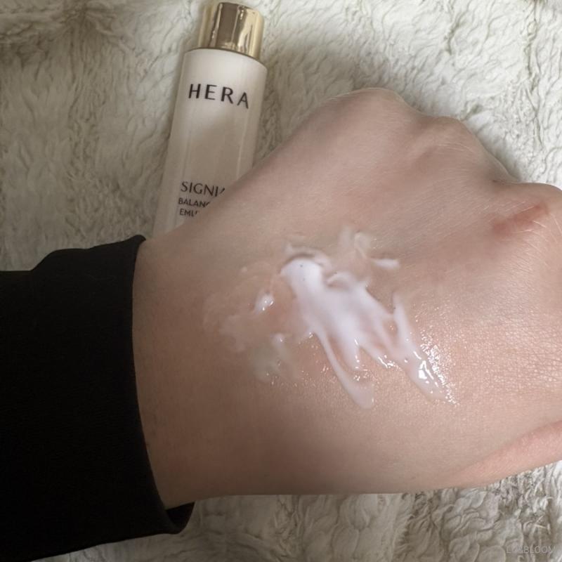HERA Signia Essential Balancing Emulsion 150ml (+Free gift)