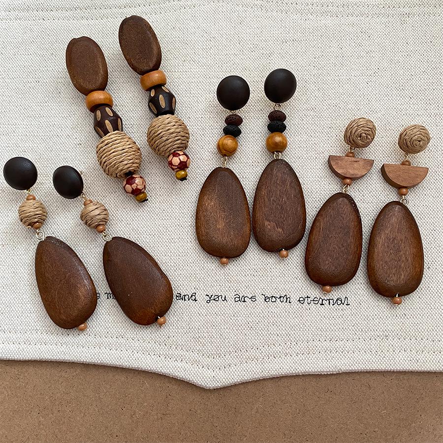 Silver Needle Retro Oval Wooden Stud Earrings: Elegant Ethnic Style with a Luxurious Feel for Women