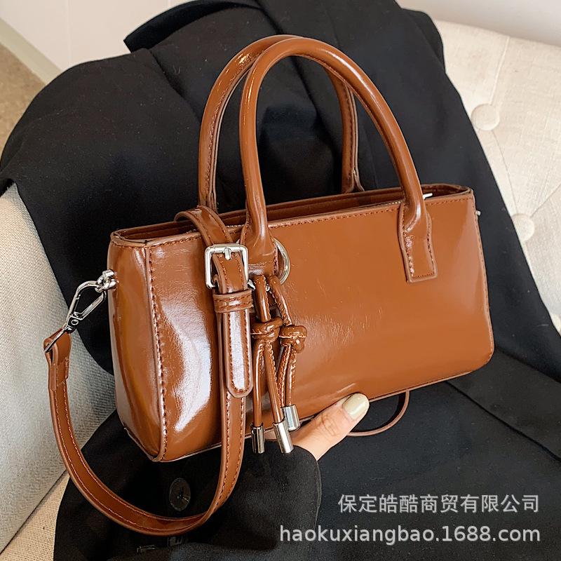 Large-capacity Bags Women's Autumn and Winter Versatile 2025 New Fashion Shoulder Messenger Bags Are Popular This Year. Portable Pillow Bags