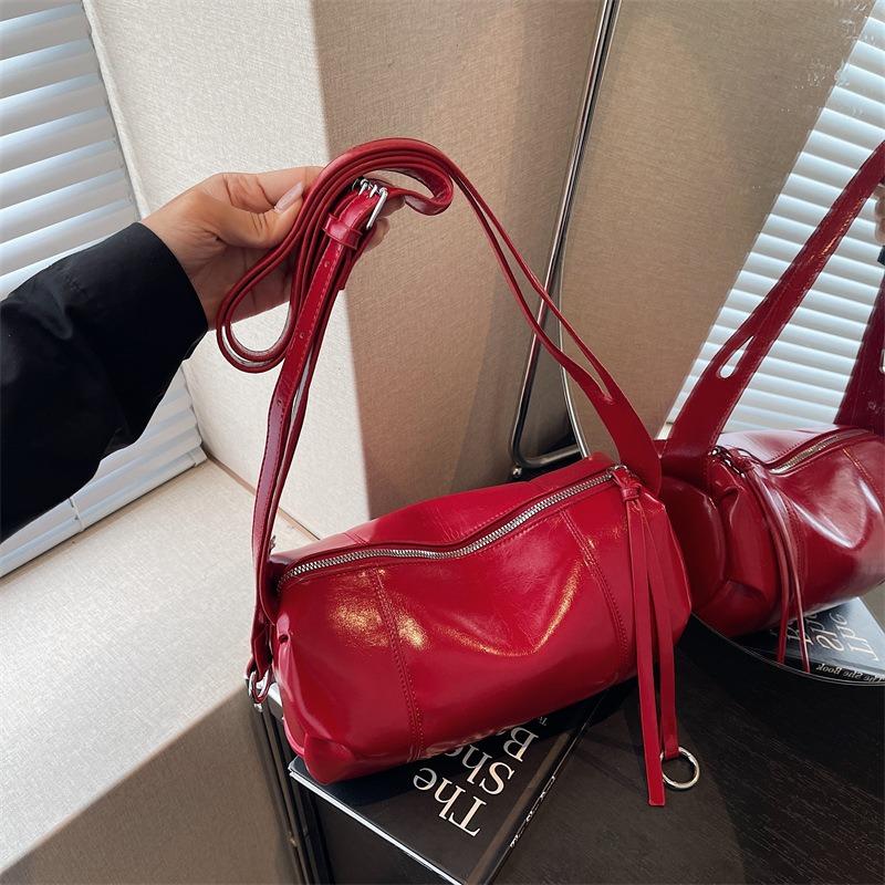 New Retro Fashion Shoulder Messenger Bag Commuter Bag Texture Large Capacity Tote Bag Women