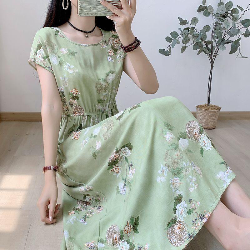 Свободное и обтягивающее хлопково-шелковое платье с короткими рукавами для летней — фото 28