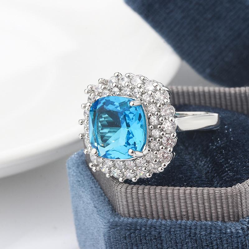 Retro Temperament Ring for Women's Simulation Full Diamond Sapphire Ring Light Luxury Aquamarine Zircon