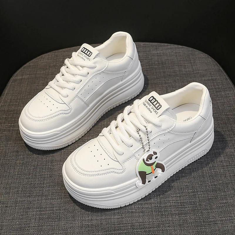 

Fashion New Leather Cartoon Decorative Casual Sneakers for Women Designer Fashion Designer Board Shoes Female Outdoor Sports White Shoes 35