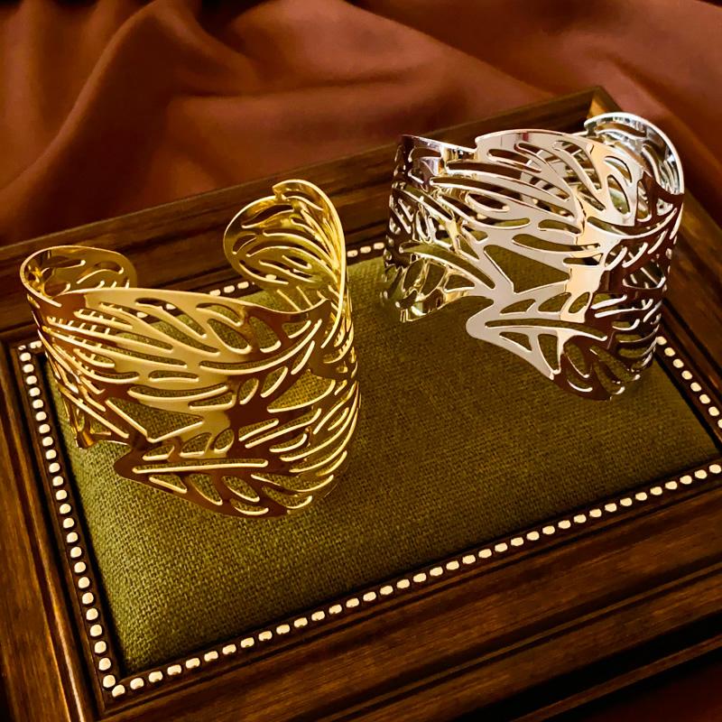 Hohle Blatt Metall Armreifen für Frauen Einfacher eleganter Stil Armband Übertriebenes Design Hochwertige verstellbare Manschette Goth Zirkon