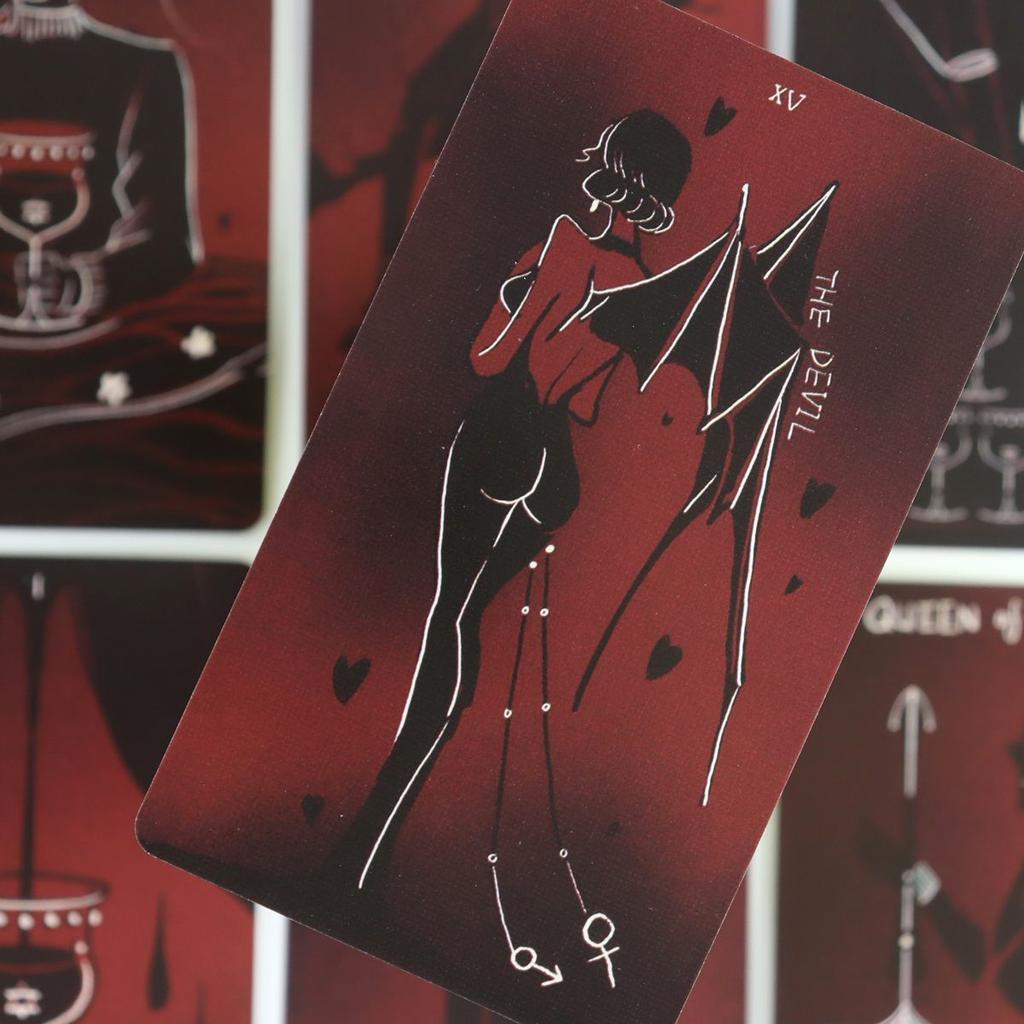 Dirty Red Tarot Deck 10,3*6cm 78 Stück Tarotkarten Kanalisiert Energie durch kühne Striche und auffällige Kontraste