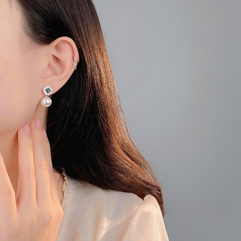 Exquisite Green Diamond Pearl Earrings for Women with Light Luxury High-end Niche Design