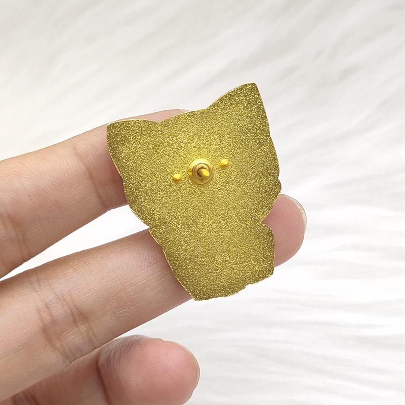 Enamel Brooch: Female Shen Tales 50 Million Taels Beckoning Cat Anime Badge - Cute Accessory