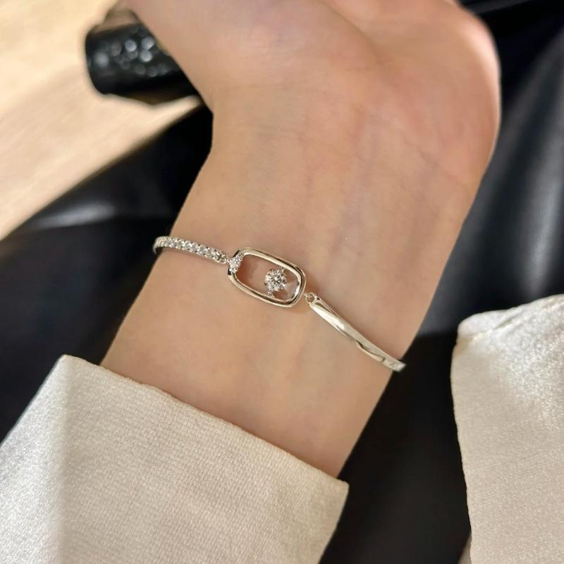 New Hollow Bracelet Women's Sweet Girlish Sense Fashion Versatile Simple Design Light Luxury Niche