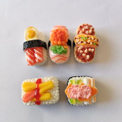 100 Stück Mini 3D Sushi Hand Roll Serie Puppenhaus Essen Spiel Dekoration Puppenzubehör Spielzeug Feengarten Miniatur