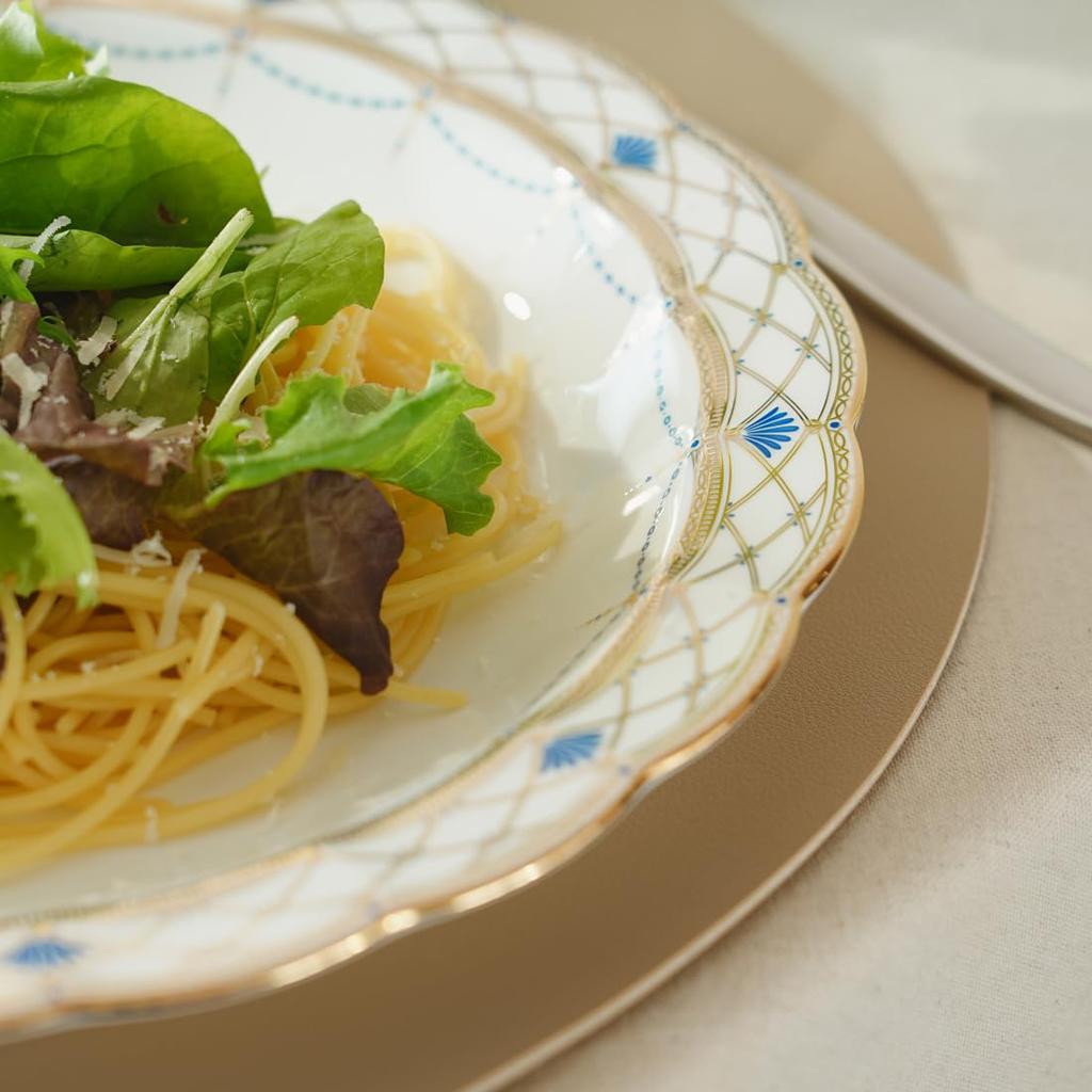 NARUMI Prima Donna Pasta Made In Elegant Curry Deep Gift Plate, 25cm, Gold, Japan, Stylish, Gorgeous, Rimmed, Plate, Plate, Boxed, 52476-1021